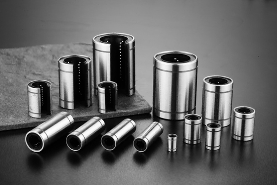 GCR15 Cage Bushing Linear Motion Ball Bearing 58 ~ 62HRC Высокая твердость